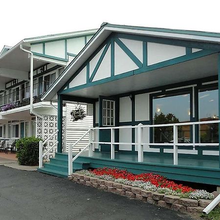 Super 8 By Wyndham Gananoque - Country Squire Resort Exterior foto