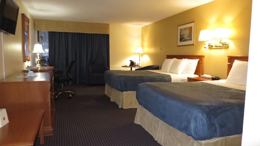 Super 8 By Wyndham Gananoque - Country Squire Resort Exterior foto