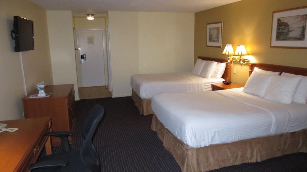 Super 8 By Wyndham Gananoque - Country Squire Resort Exterior foto