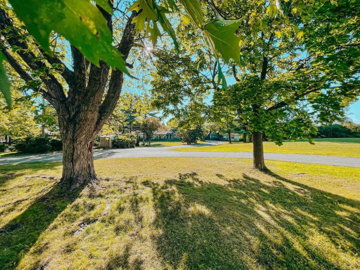 Super 8 By Wyndham Gananoque - Country Squire Resort Exterior foto