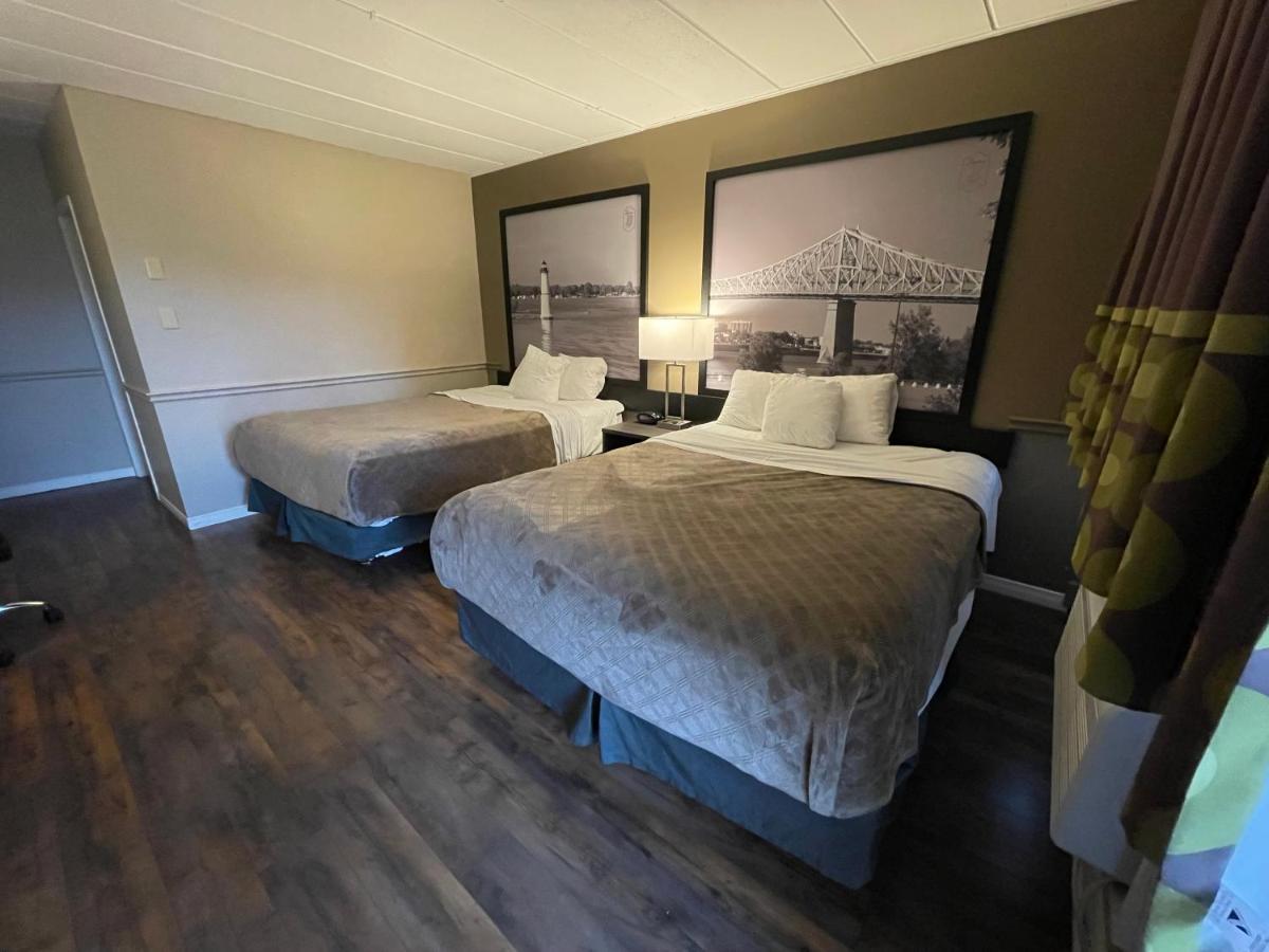 Super 8 By Wyndham Gananoque - Country Squire Resort Exterior foto