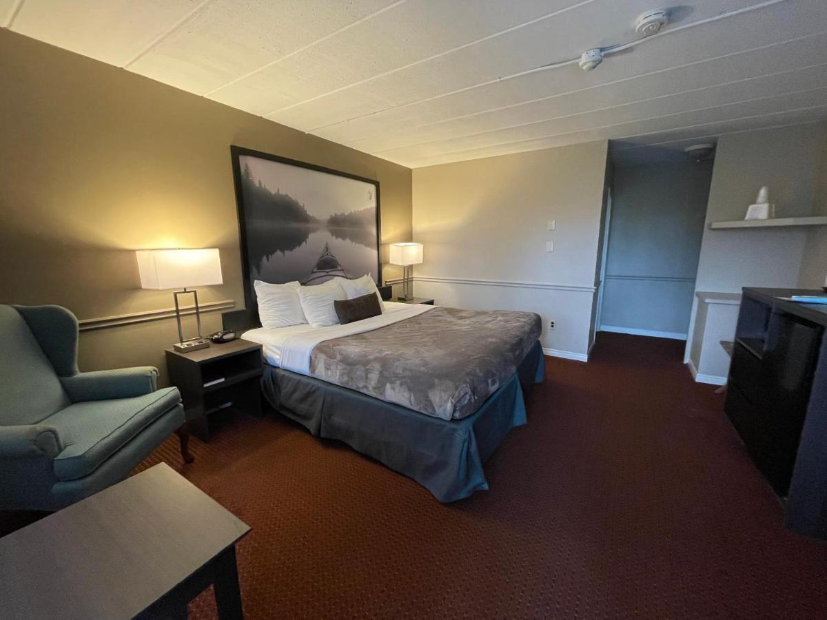Super 8 By Wyndham Gananoque - Country Squire Resort Exterior foto