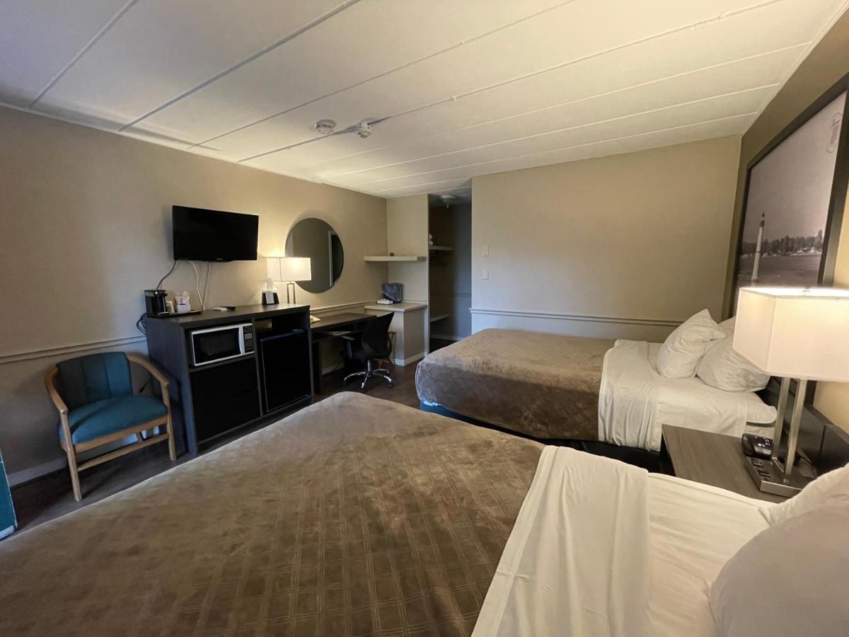 Super 8 By Wyndham Gananoque - Country Squire Resort Exterior foto