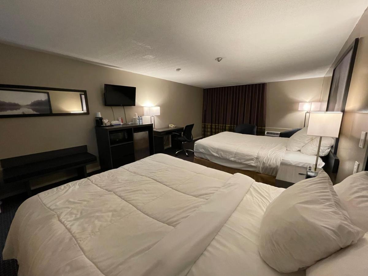 Super 8 By Wyndham Gananoque - Country Squire Resort Exterior foto