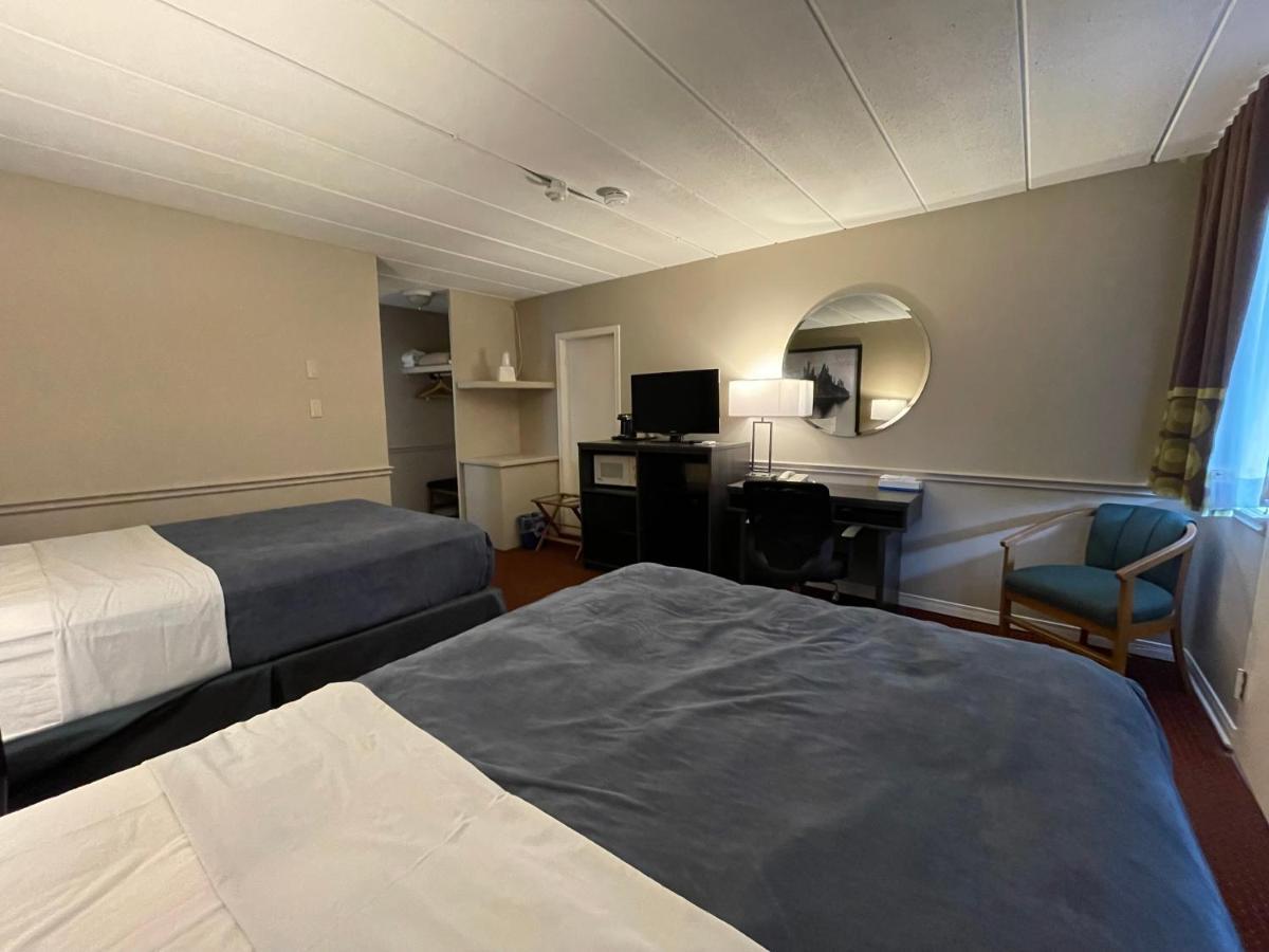 Super 8 By Wyndham Gananoque - Country Squire Resort Exterior foto
