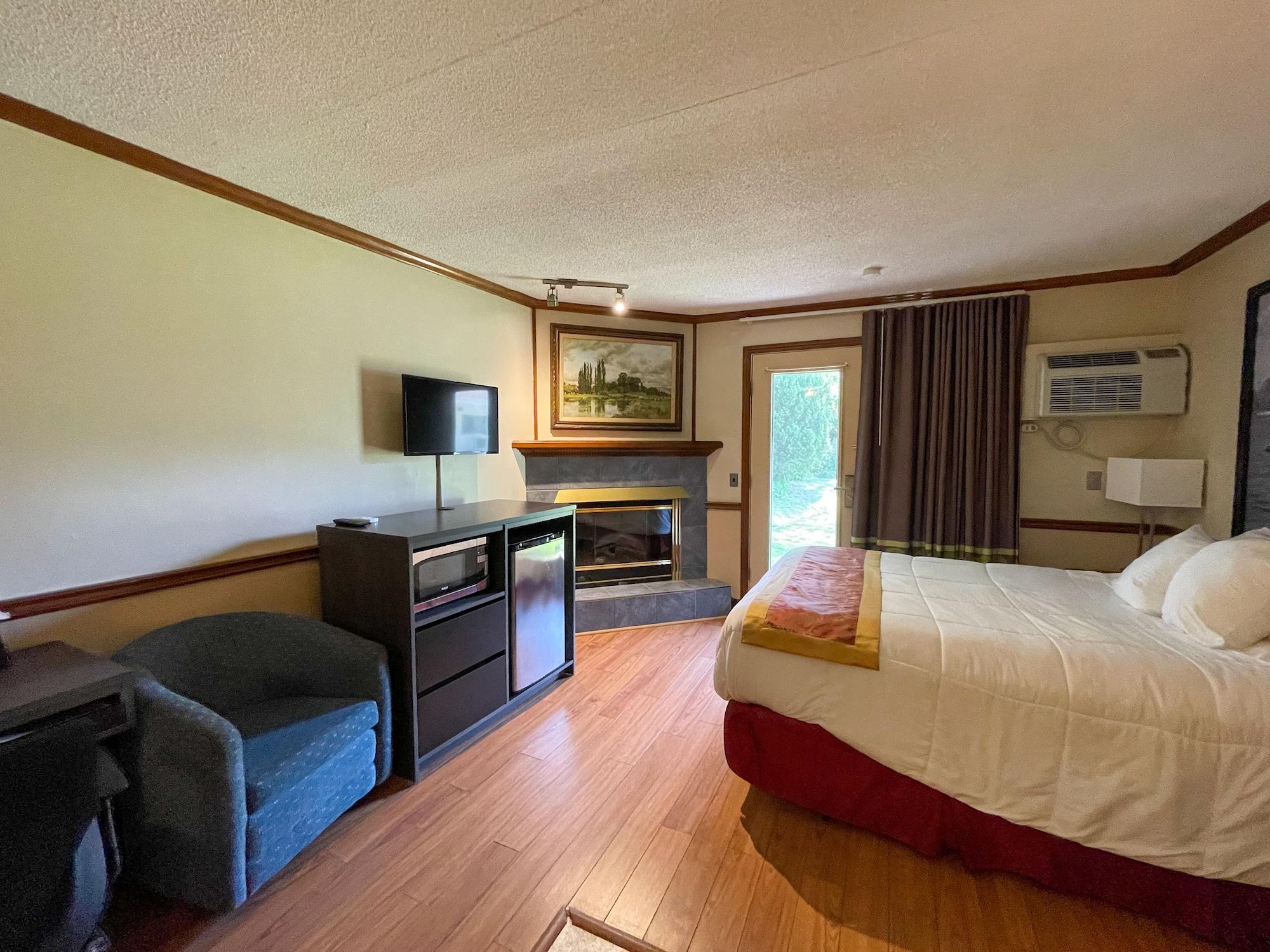 Super 8 By Wyndham Gananoque - Country Squire Resort Exterior foto