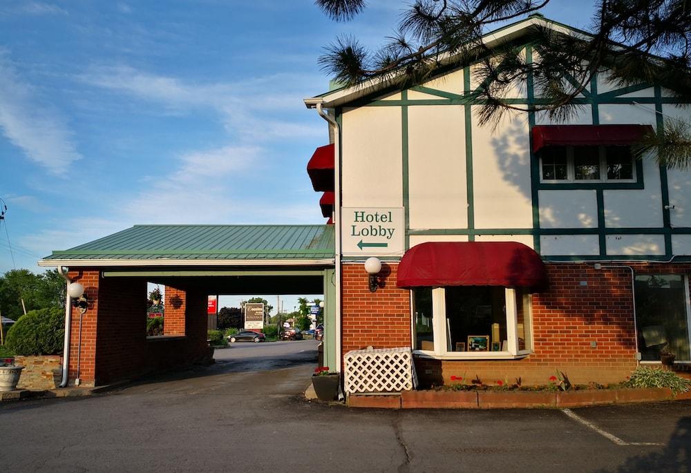 Super 8 By Wyndham Gananoque - Country Squire Resort Exterior foto