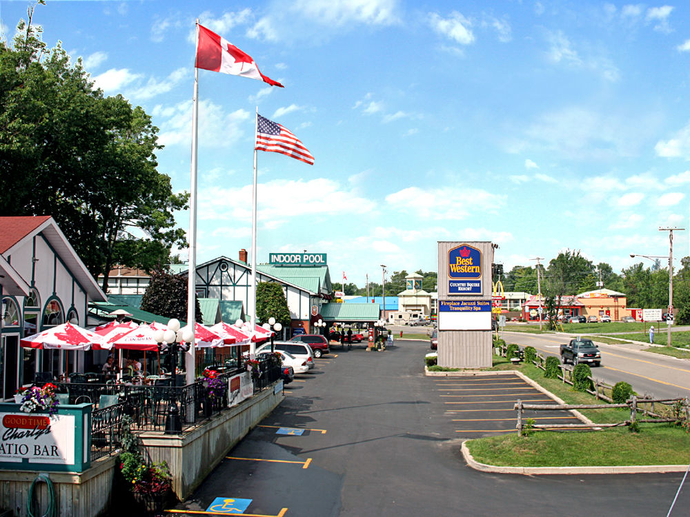 Super 8 By Wyndham Gananoque - Country Squire Resort Exterior foto