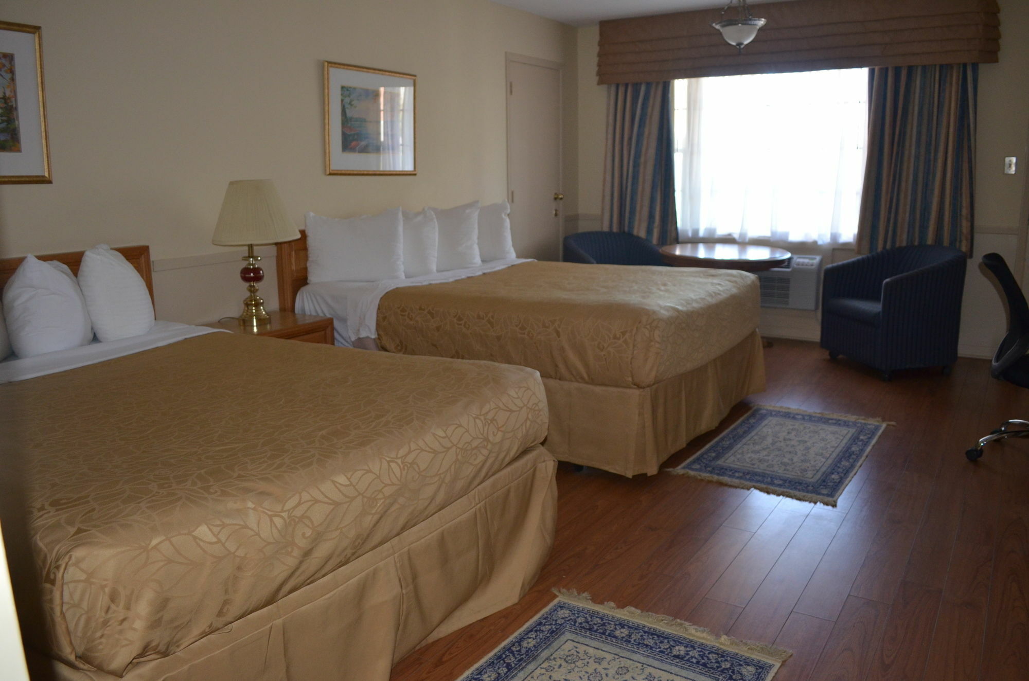 Super 8 By Wyndham Gananoque - Country Squire Resort Exterior foto